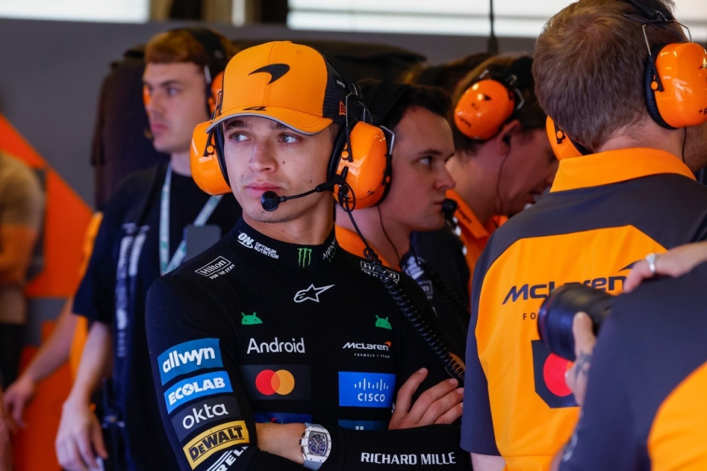  és  - Niki Lauda fia szerint Norris akkor jár a legjobban, ha elengedi Verstappent