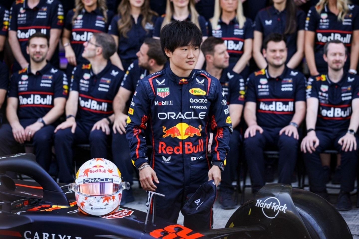  és  - Brundle szerint a Red Bull nem utasította, hanem megfenyegette Júki Cunodát