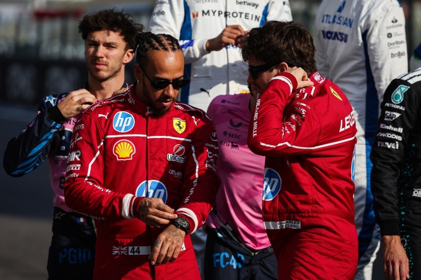  és  - Korábbi pilóta a Ferrariról: „Az nem fog segíteni Hamiltonnak és Leclerc-nek”