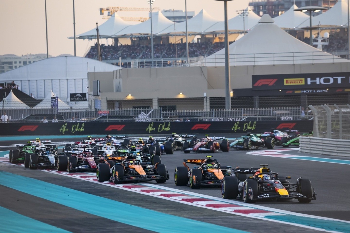  - Verstappen elmondta, miért nem folyamodott Hamilton 2016-os taktikájához