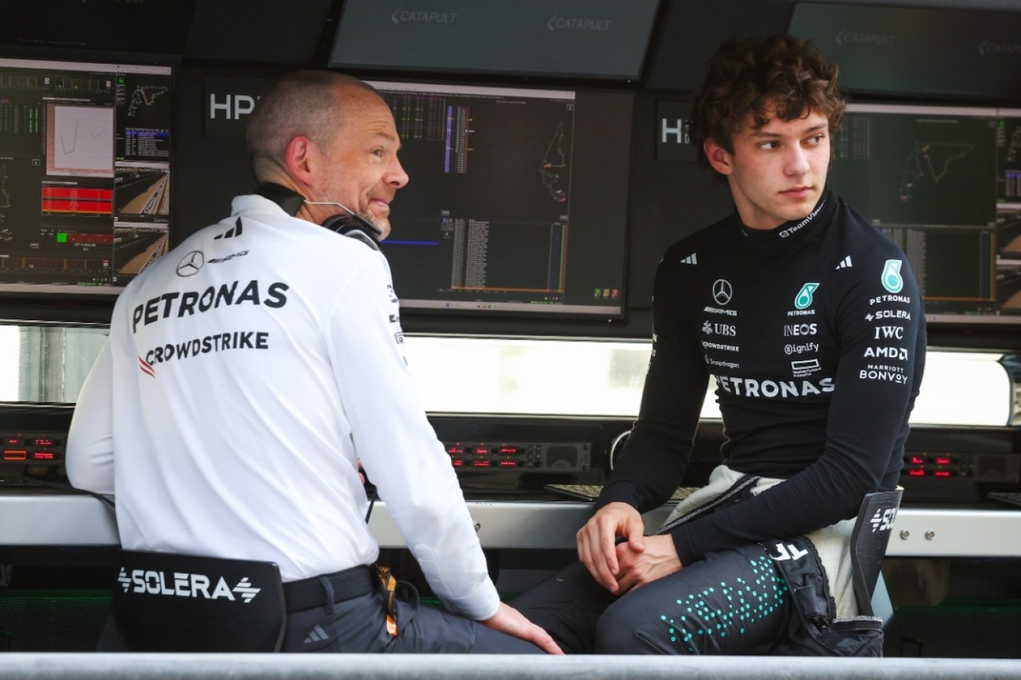 és - Antonelli azonnal Verstappen pontkülönbségéről érdeklődött a leintés után