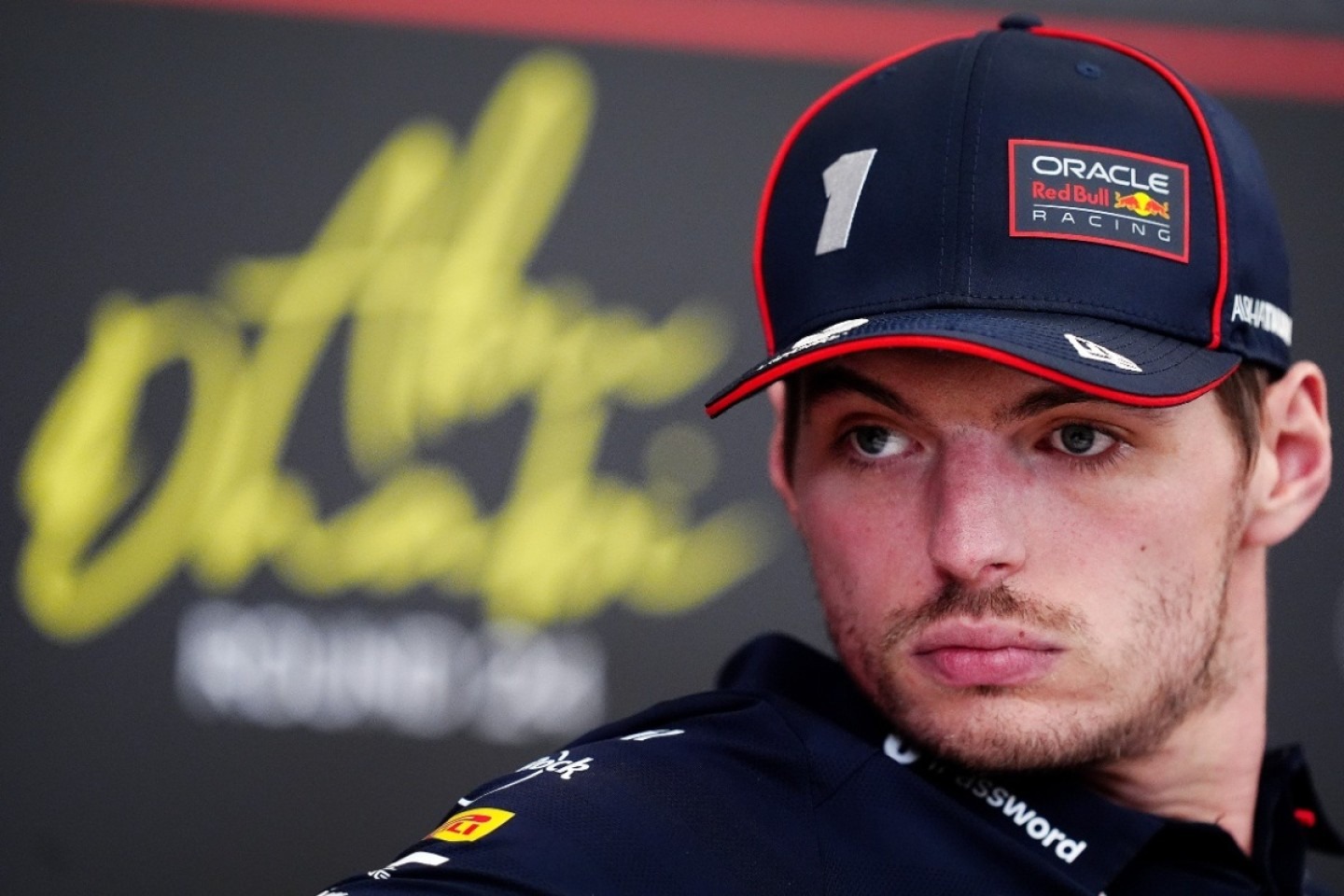  és  - Verstappen eljátszotta a közönyös versenyzőt a sajtótájékoztatón