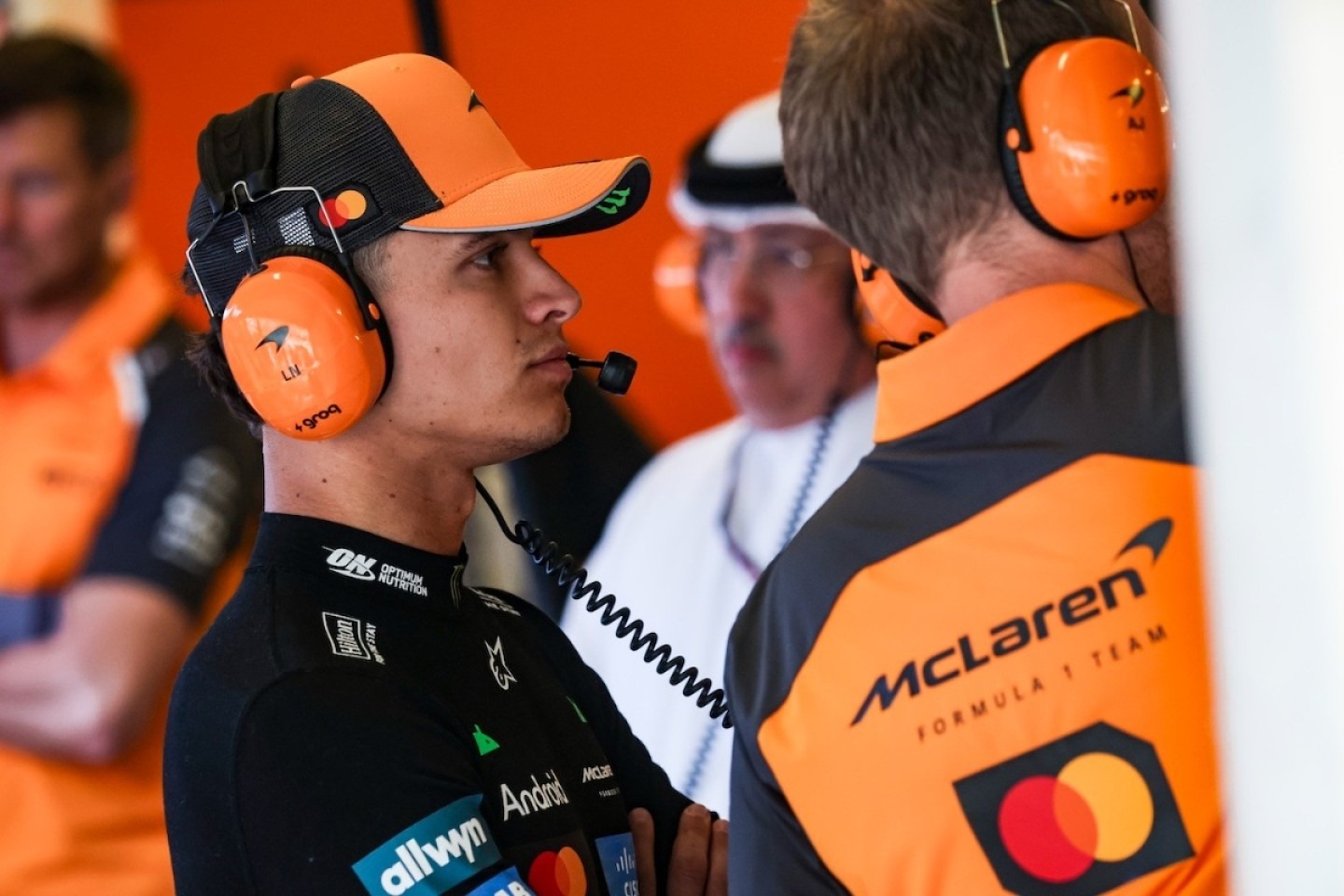 és - Norris határozott üzenetet küldött az FP1 és az FP2 behúzása után