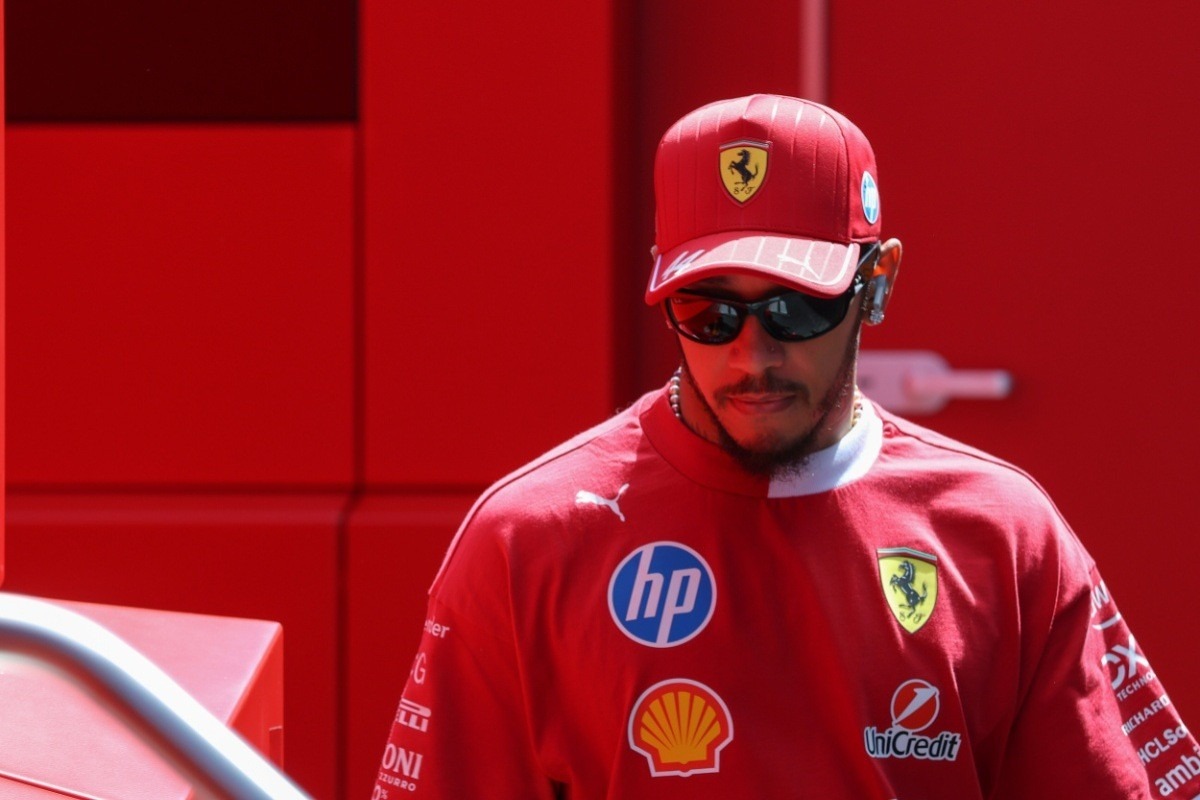  és  - Kihagyja a Ferrari tesztjét Lewis Hamilton!