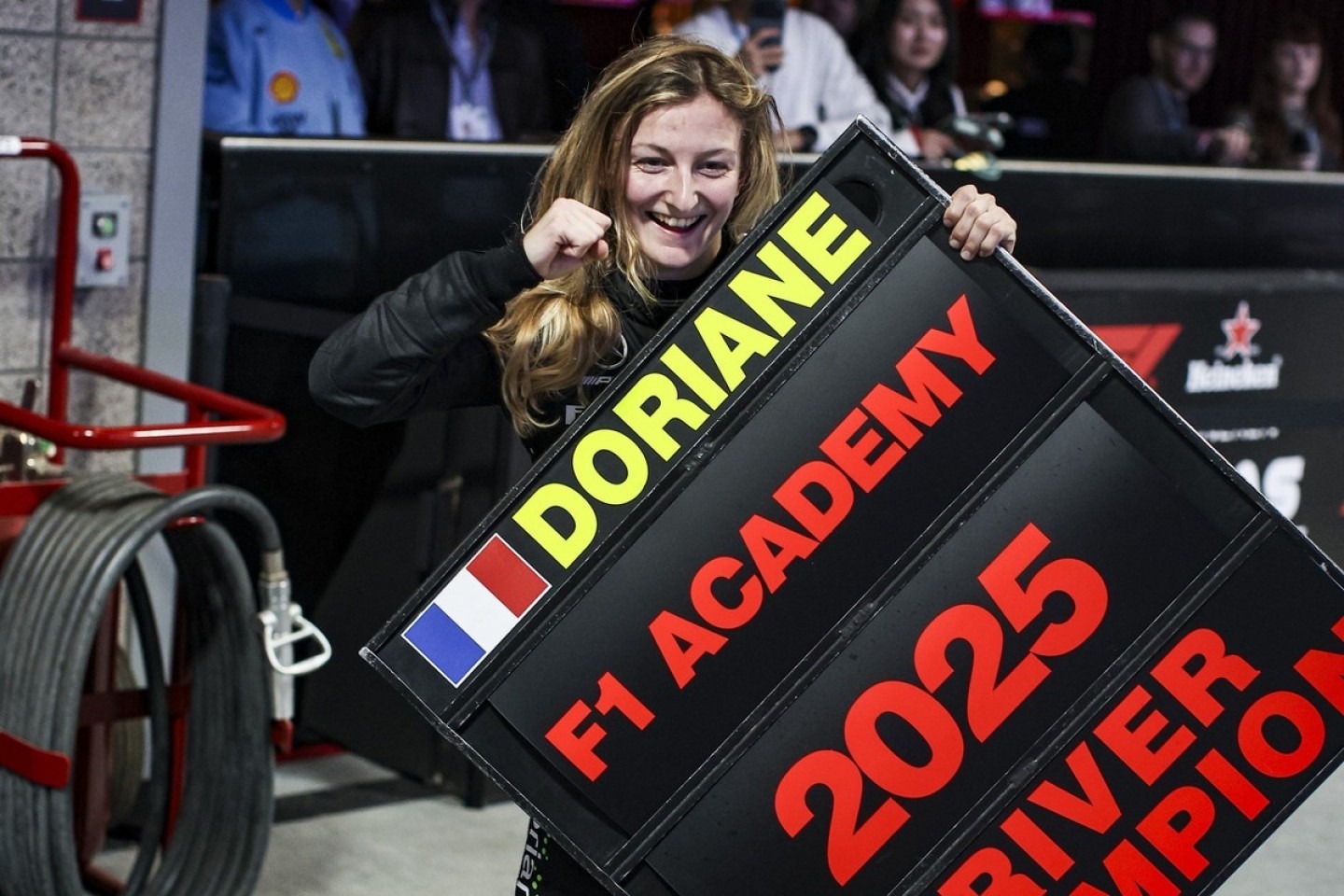 A Mercedes előléptette az F1 Academy-győztes versenyzőjét, Doriane Pint