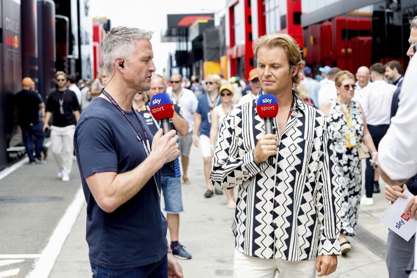  - Hamilton nagyképűnek tűnő válaszára meglepő reakció érkezett Schumachertől