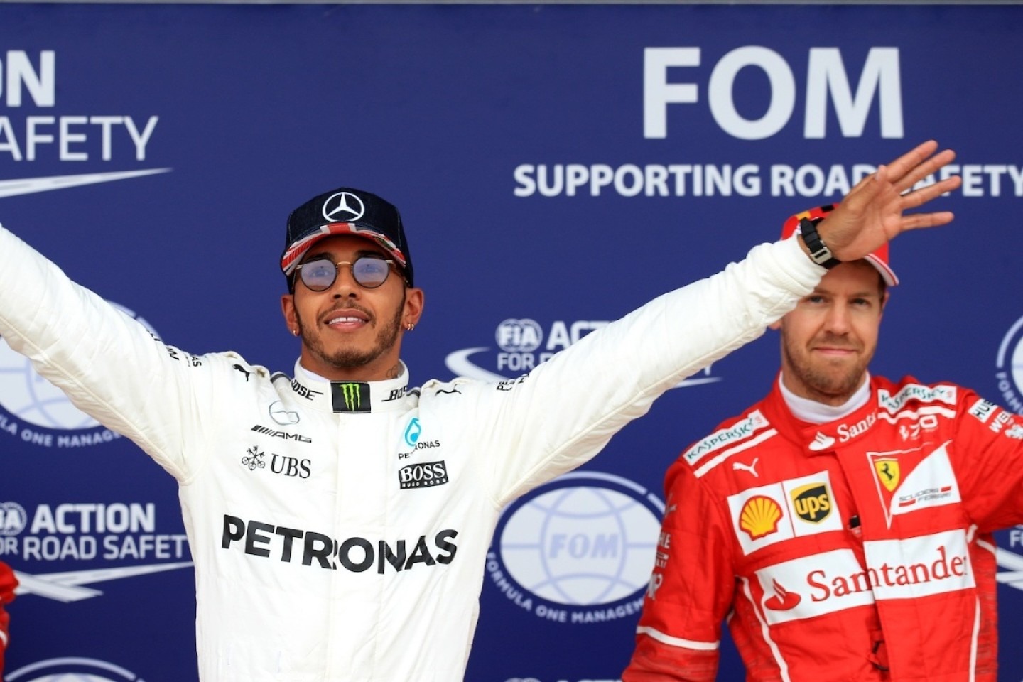  és  - Vettel figyelmeztette Hamiltont – így lehet túlélni a Ferrarinál