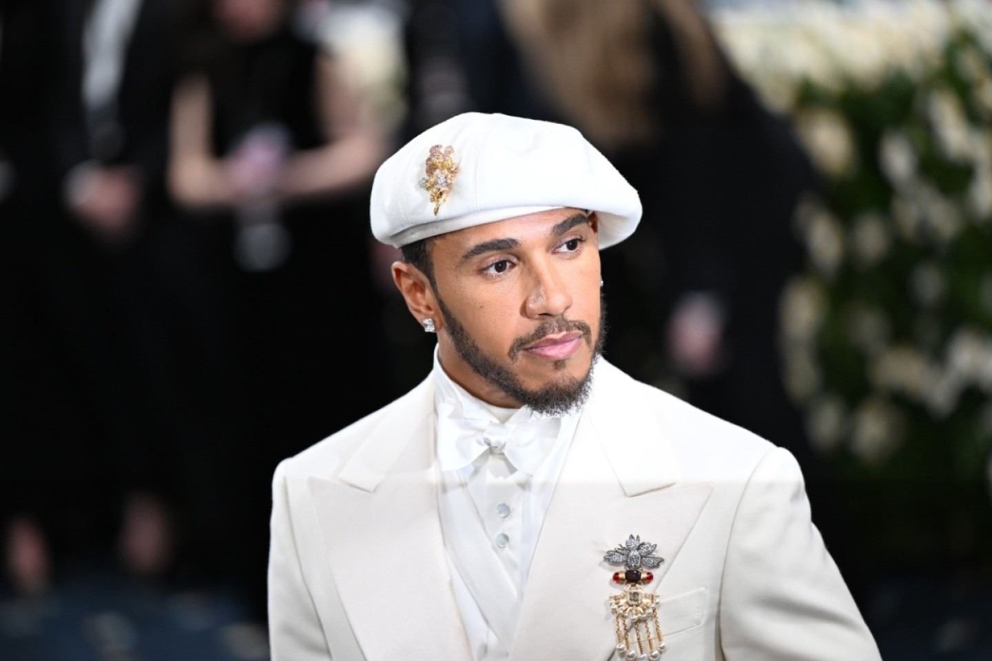  - Hamilton elárulta, miért fordít ekkora figyelmet a paddockos megjelenésére
