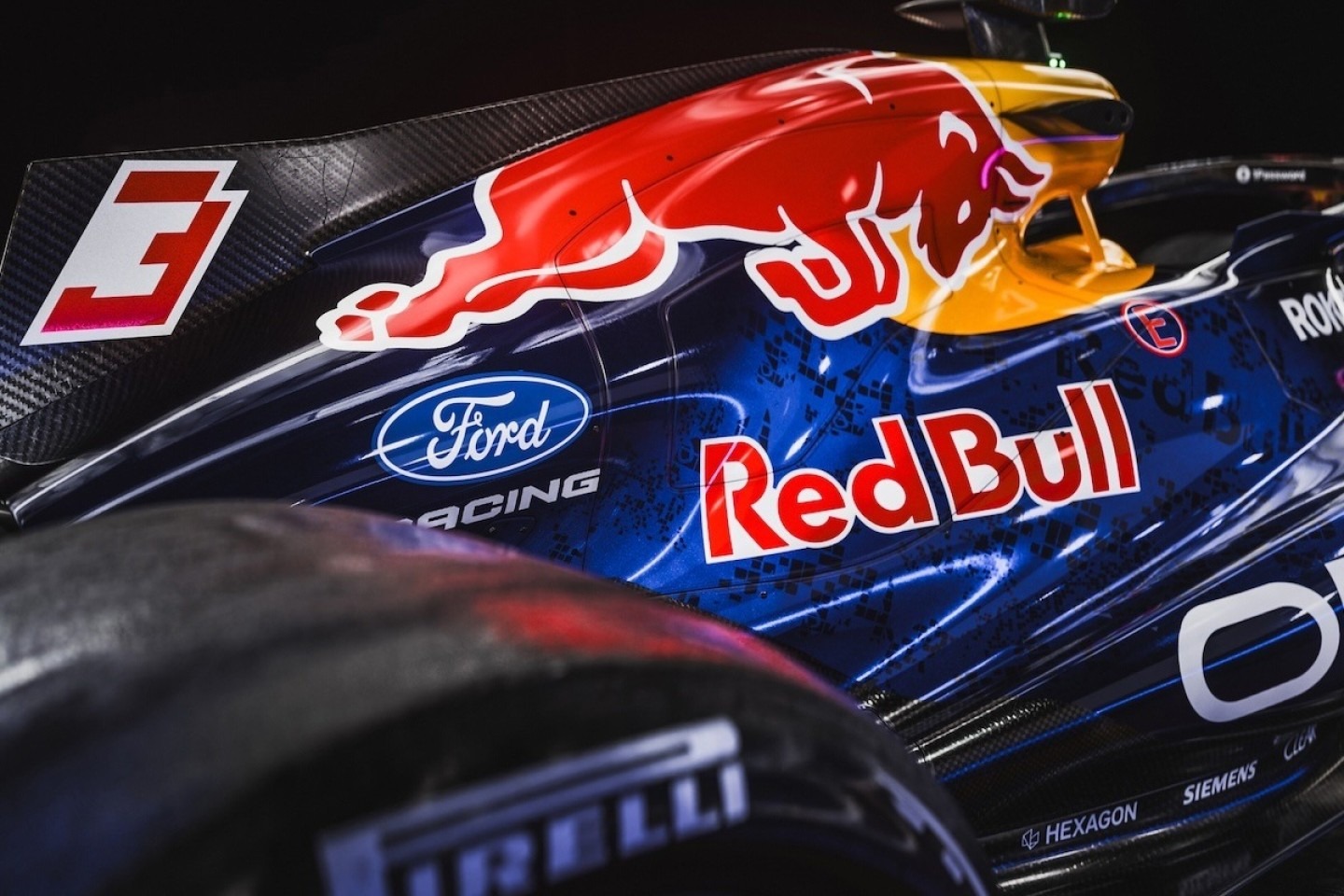 és - Mindenki a Fordra figyelt, de a Red Bull valami egészen mást is villantott