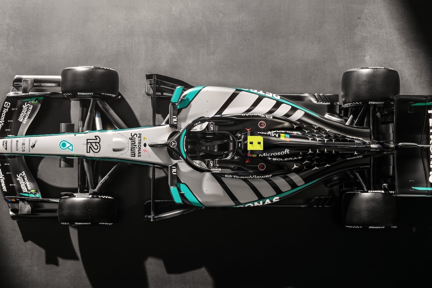  és  - Megtévesztés vagy forradalmi újítás? Különleges megoldásokkal debütált a Mercedes W17-ese