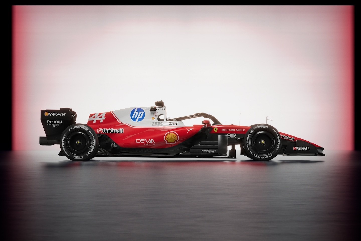  és  - Élő közvetítést ígért a Ferrari, de 84 másodperc alatt elintézte a bemutatót - kiakadtak a rajongók