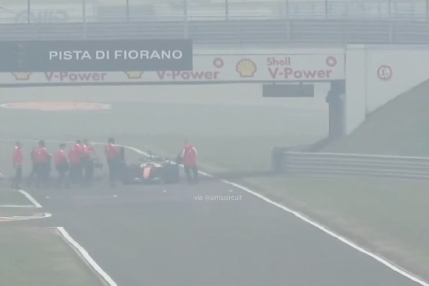 és  - Hamilton alatt máris megállt a Ferrari 2026-os gépe? (videó)