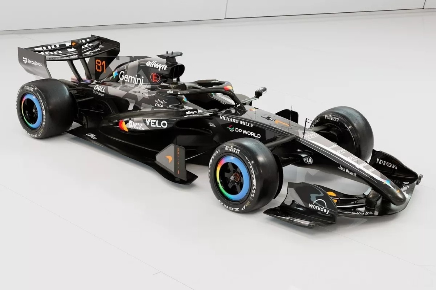  - Meglepő festéssel mutatta be új autóját a McLaren