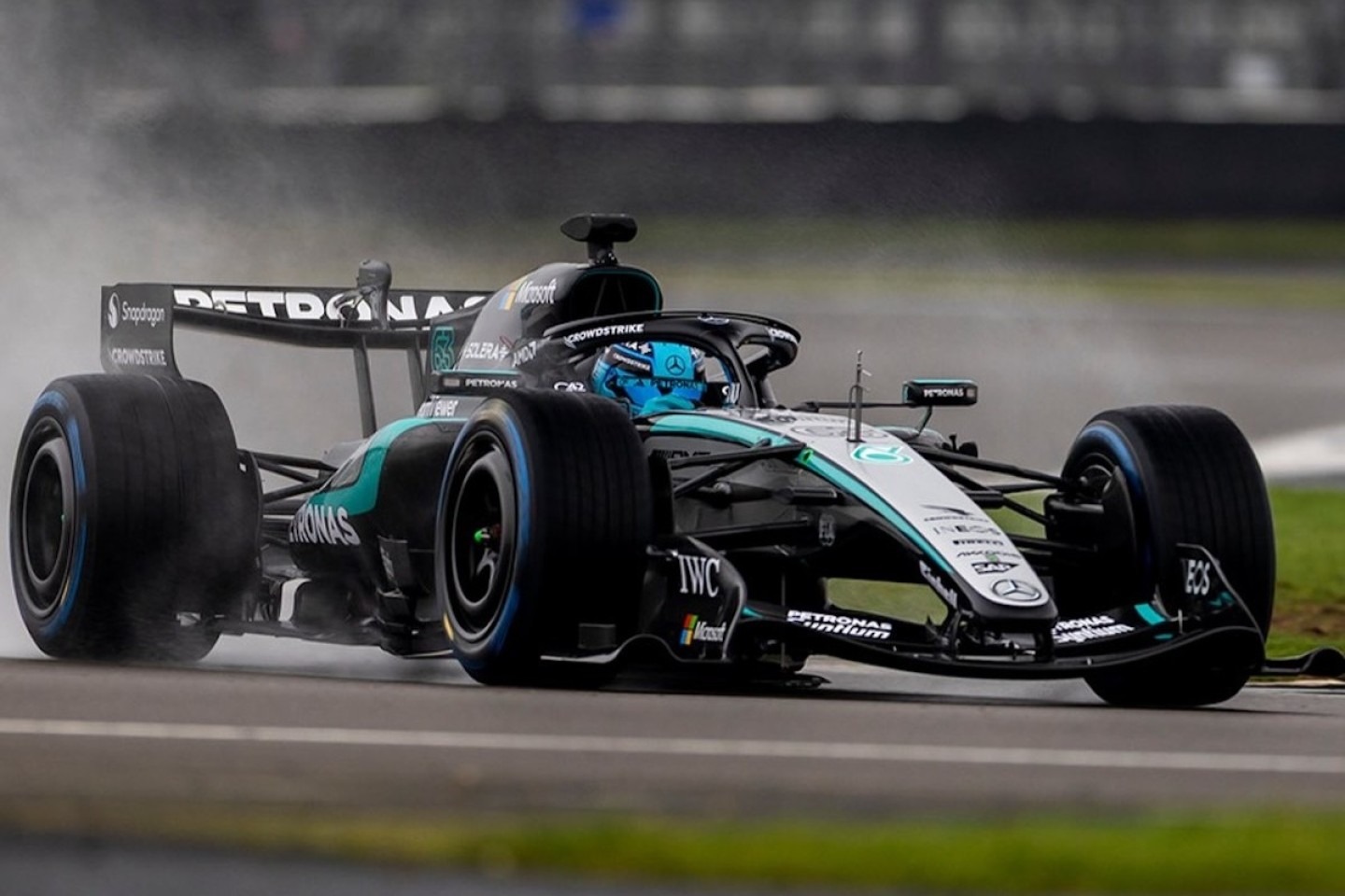  és  - Szemfényvesztés volt a Mercedes bemutatója, Silverstone-ban már egy teljesen más autóval gurultak pályára