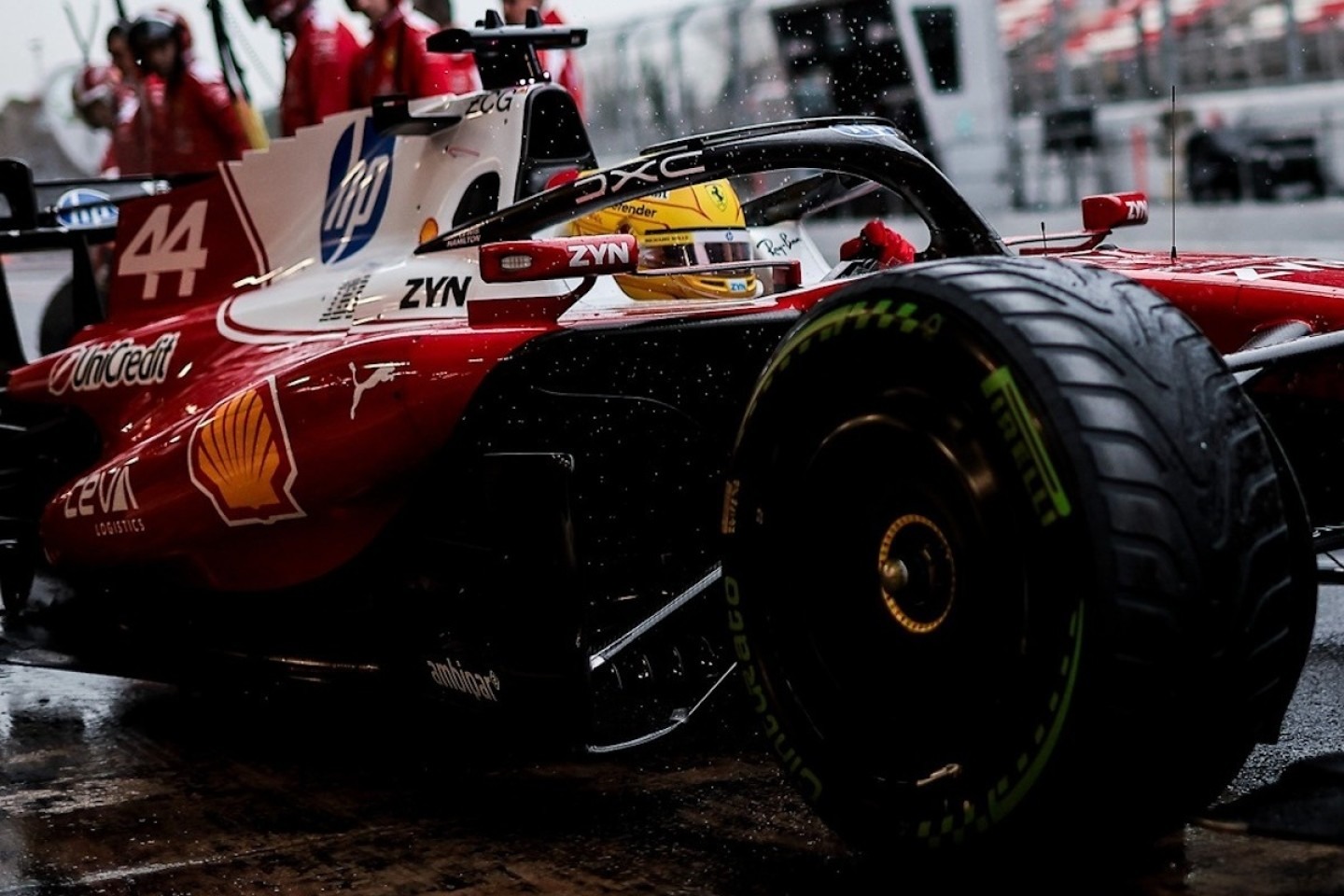 és - Brundle szerint Hamilton még rá is tett egy lapáttal Russell bajára