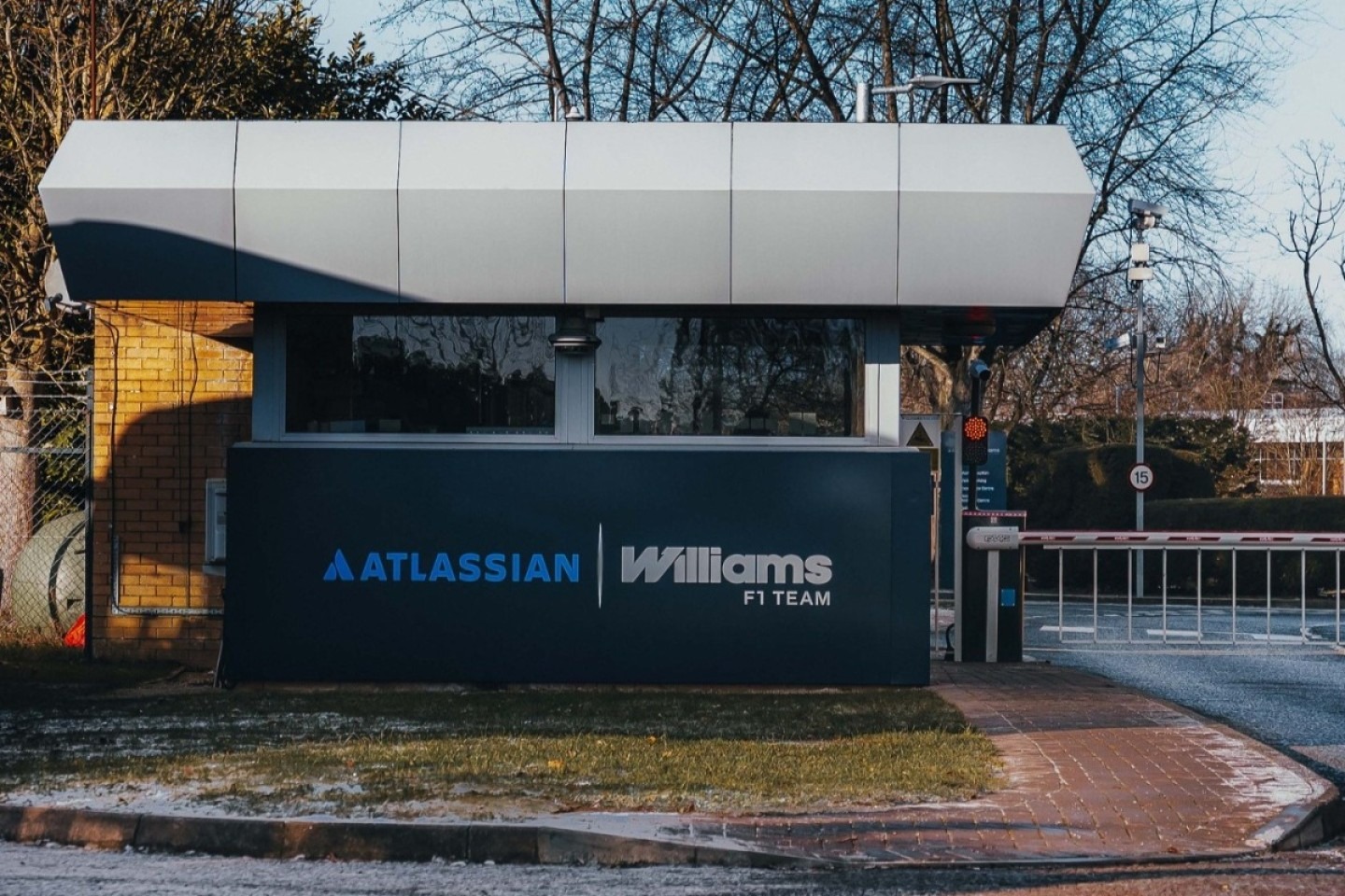  és  - Schumacher szerint elfogadhatatlan a Williams távolmaradása, a csapatfőnök azonnal reagált