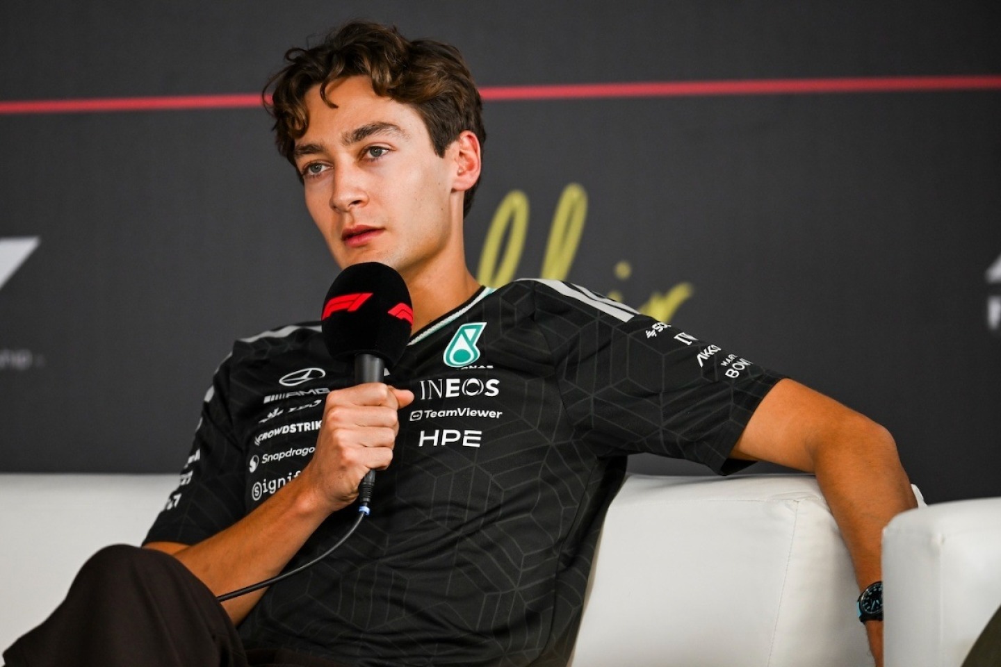 és - Russell kiborult az új rajt miatt: „Ilyen rosszul még sosem indultam, miközben a Ferrari...”