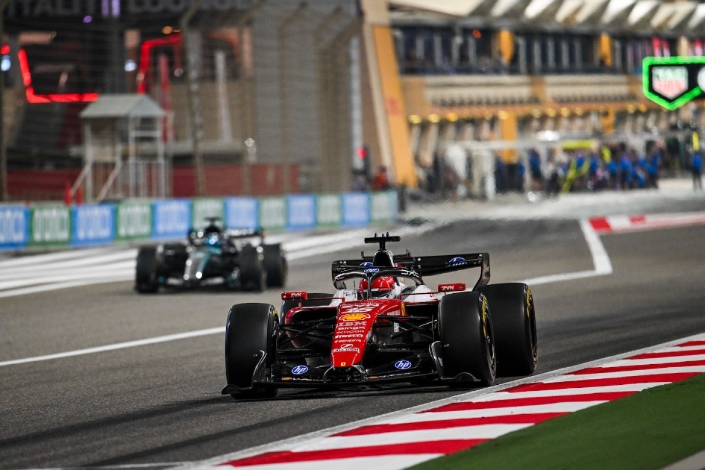  és  - Leclerc abszolút legjobb idővel, közel egy másodperces előnnyel zárta a bahreini F1-es teszteket