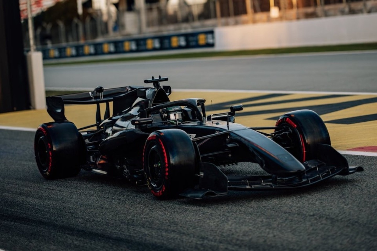  és  - Russell: Nem szépségversenyen vagyunk, de Newey Aston Martinja lenyűgöző