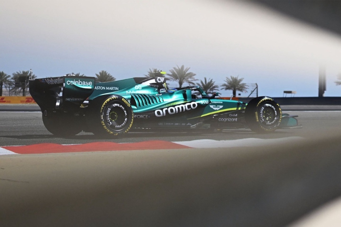  és  - Súlyos gondok a Hondánál, az Aston Martin kénytelen visszafogni a bahreini tesztet