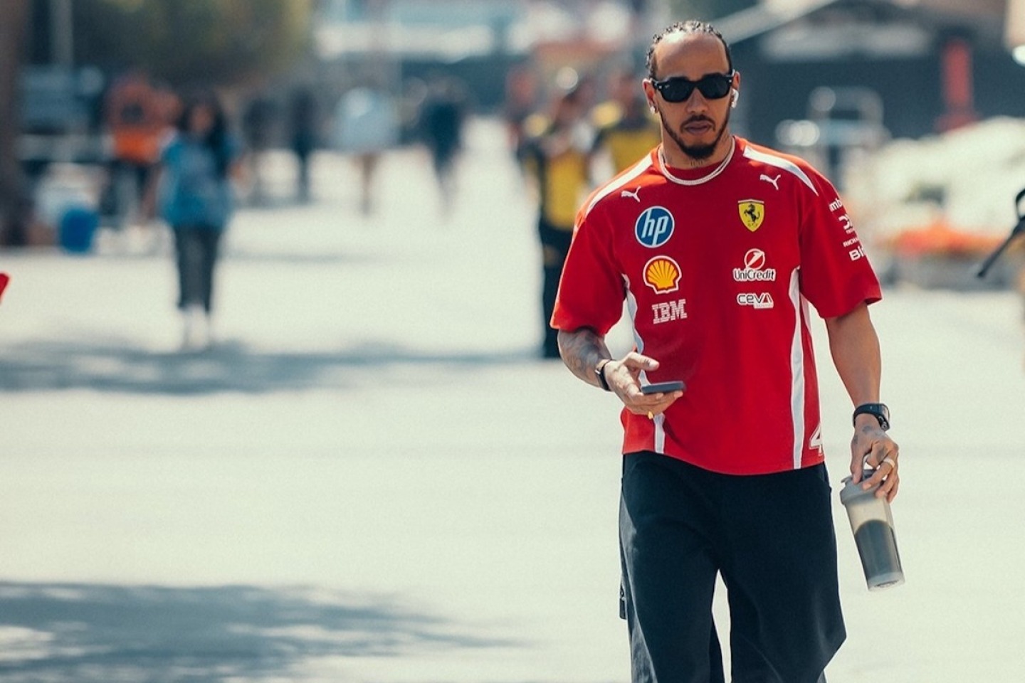 - Hamilton szokatlan tanácsot adott rajongóinak a szezonrajt előtt