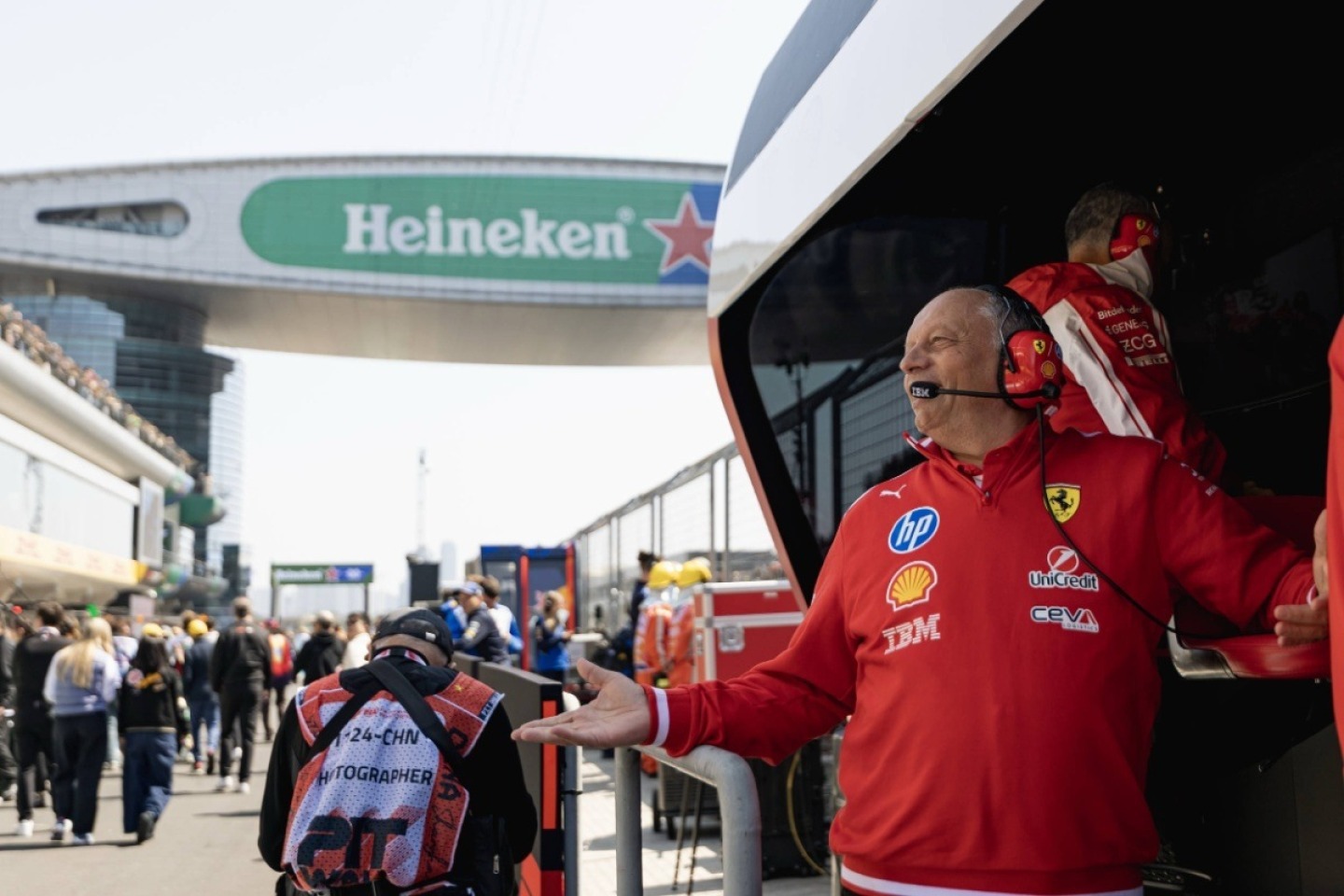 és - Szívrohamot hozott a Ferrari vezetésére Leclerc és Hamilton sanghaji vérre menő csatája