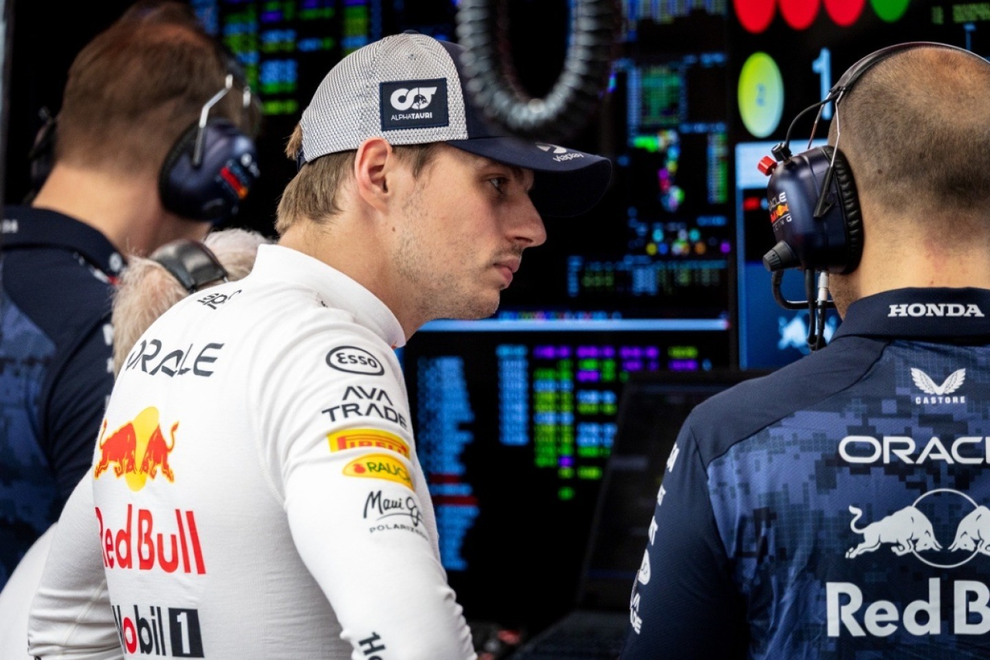 és - "Atyaég, ilyet még soha nem éltünk át" - teljesen ledöbbentek a hollandok Verstappen viselkedésén