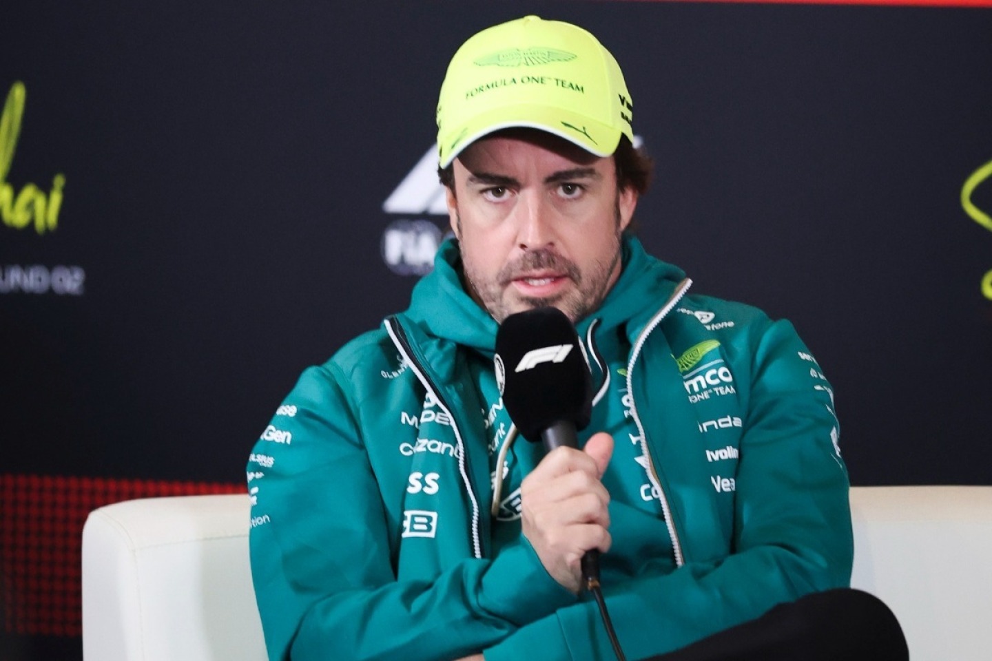  és  - Alonso: Mindegy, milyen szögből nézzük, ez a pohár eléggé üres