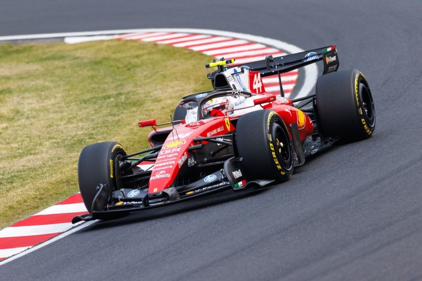  és  - Teljes gőzzel támad a Ferrari: két pályán is bevetik az autókat a kényszerszünetben