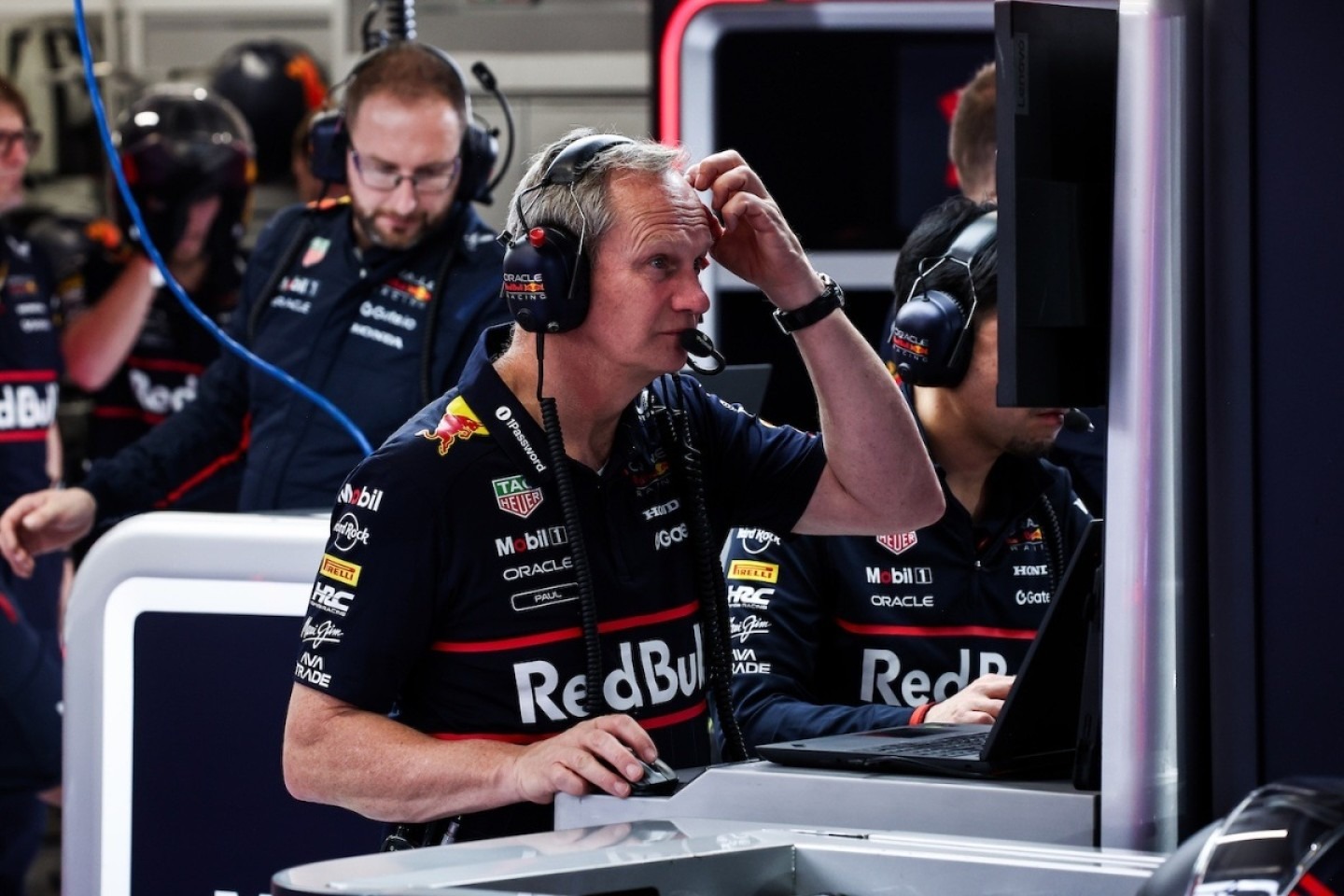  és  - Kínos magyarázkodásba kezdett a Red Bull mérnöke, Hamiltontól kért segítséget