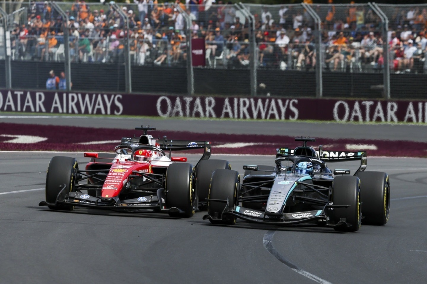  és  - Kettős Mercedes-győzelem Melbourne-ben, Russell sikerével indult az F1 új korszaka