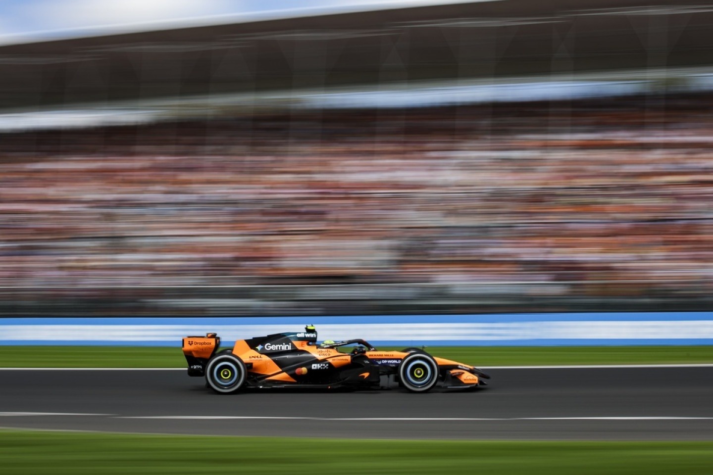 A McLaren szurkolói nem fognak örülni: hosszabb időbe telhet az idei autó gatyába rázása
