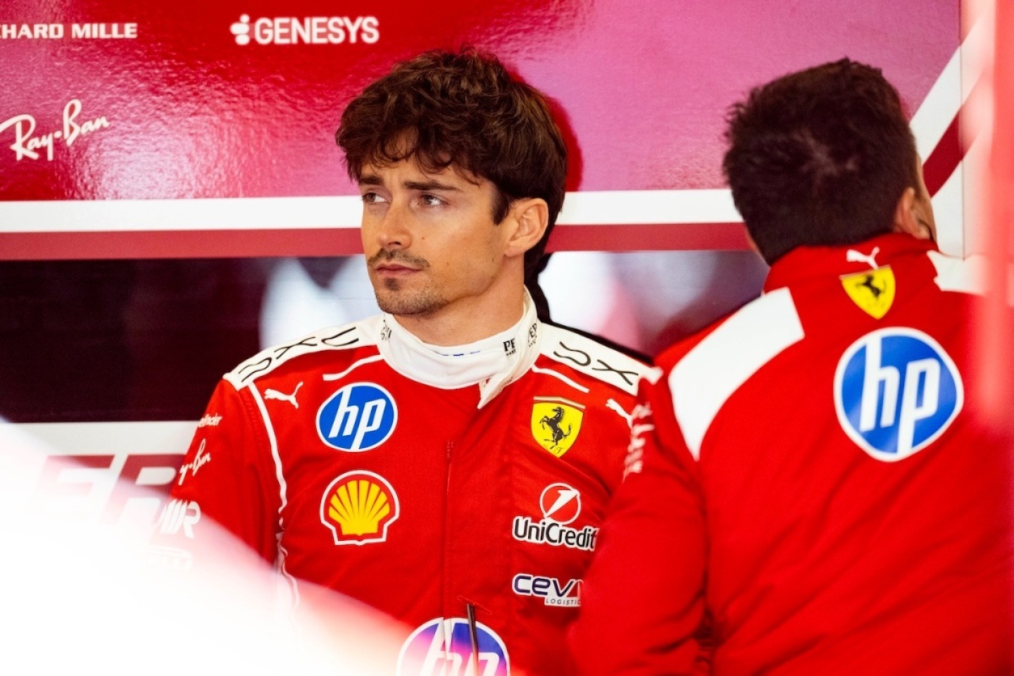 és - Leclerc egy jó rajttal kezdené meg a Mercedes-vadászatot a vasárnapi futamon