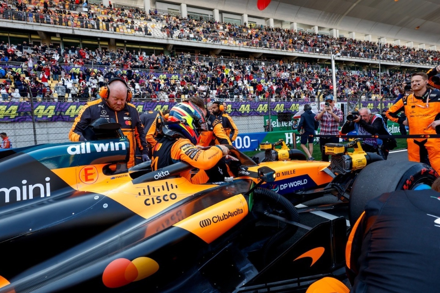  és  - Teljes a sötétség a McLarennél, a Mercedes kezébe került a világbajnoki címvédő csapat sorsa