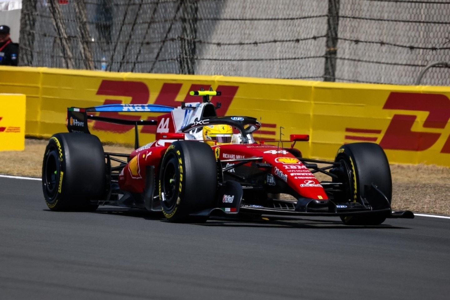  és  - Elhalasztja legtrükkösöbb fejlesztésének bevetését a Ferrari