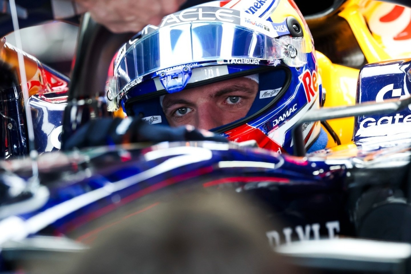  és  - Kétszer is a felügyelőknél járt Verstappen Szuzukában, egy korábbi rivális is hátráltatta