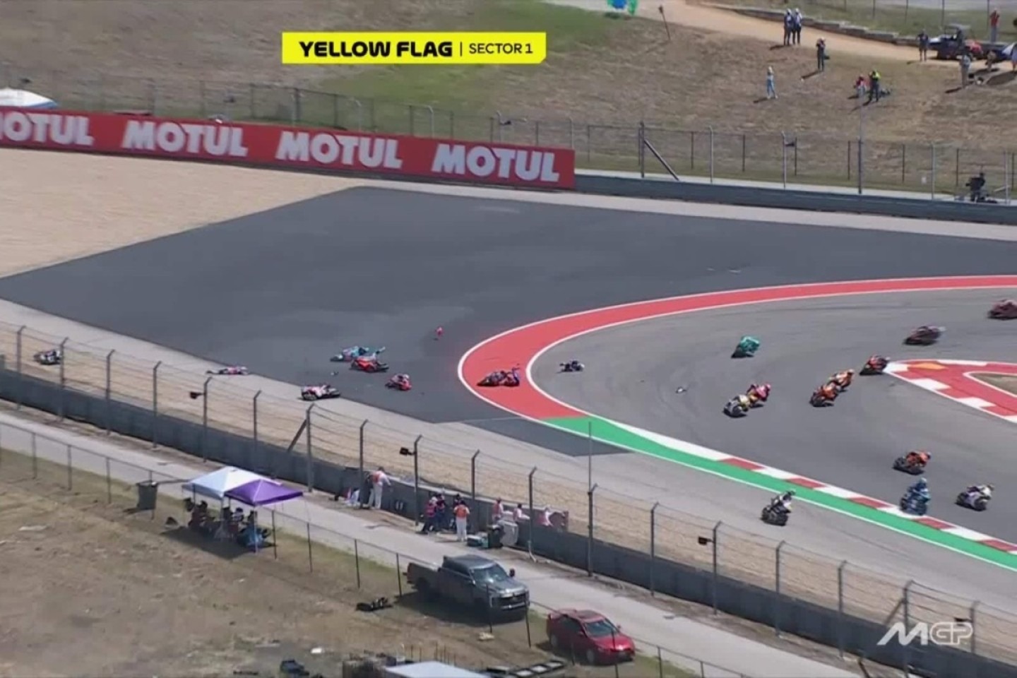 Drámai tömegbaleset a Moto2-ben, azonnal leállították a futamot (videó)