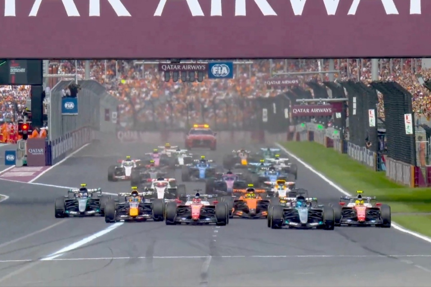  és  - Videón a Ferrari elképesztő rajtja az Ausztrál Nagydíjról
