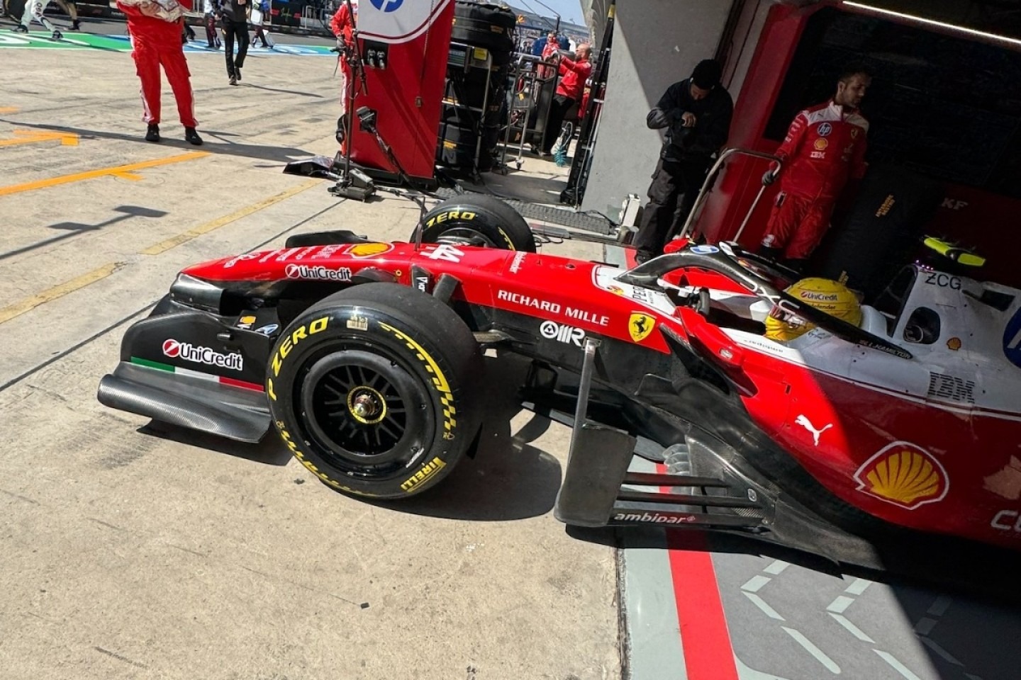 és - Olyasvalami történik a Ferrarinál Hamilton körül, ami több mint beszédes
