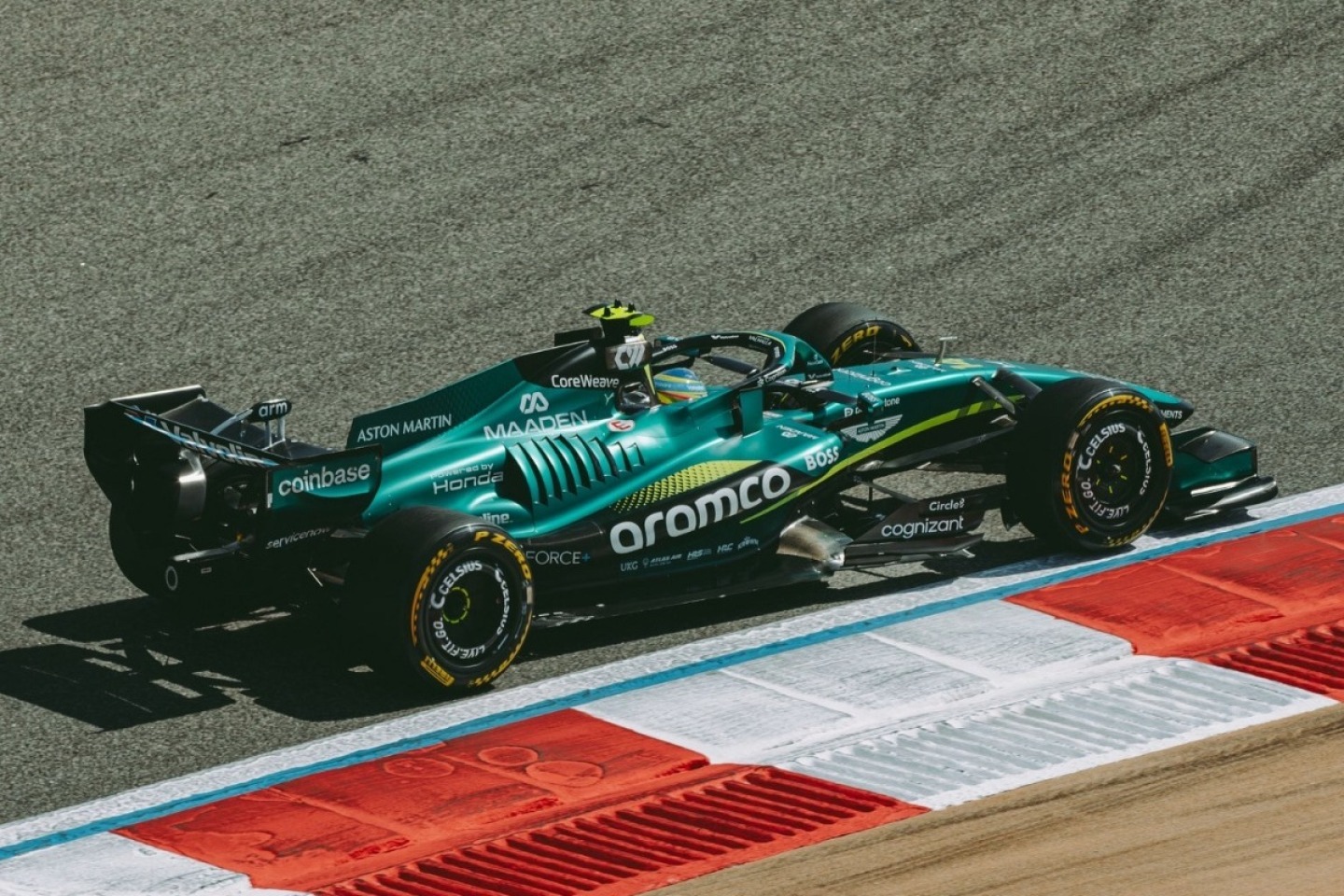 és - Válságtanácskozást tart az Aston Martin és a Honda - ugrott az egyedi festés is a szuzukai futamra