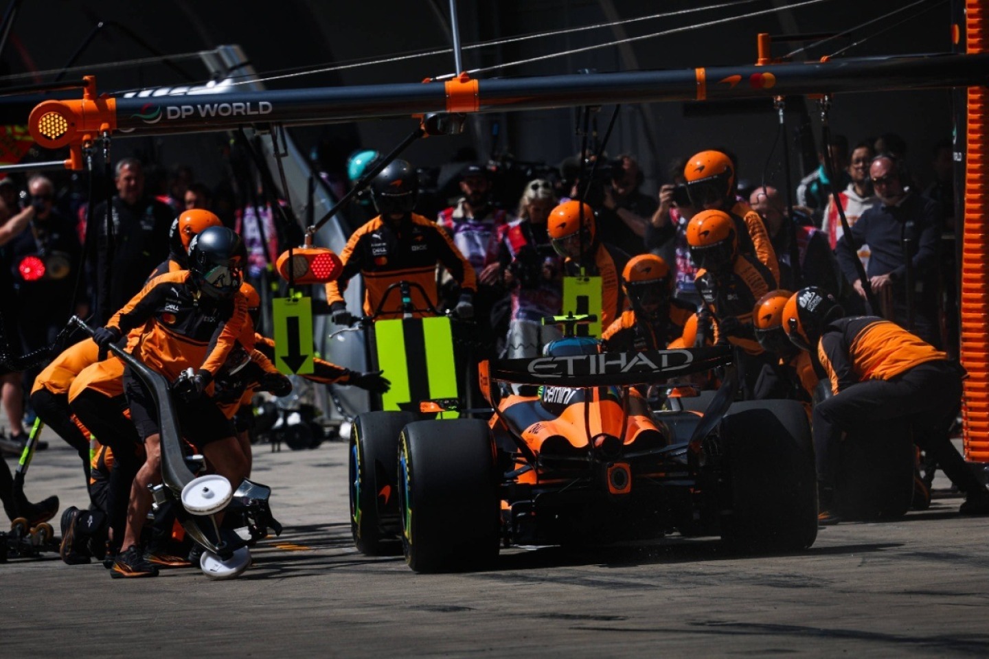 és - Kiderült a wokingiak gyenge pontja, a riválisok tempóját irigyli a McLaren