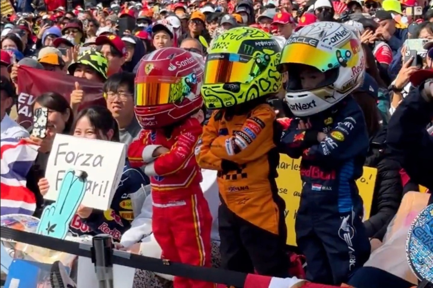 és - Imádnivaló múltidézés: a tavalyi minipilótákkal hangol az F1 a szuzukai futamra