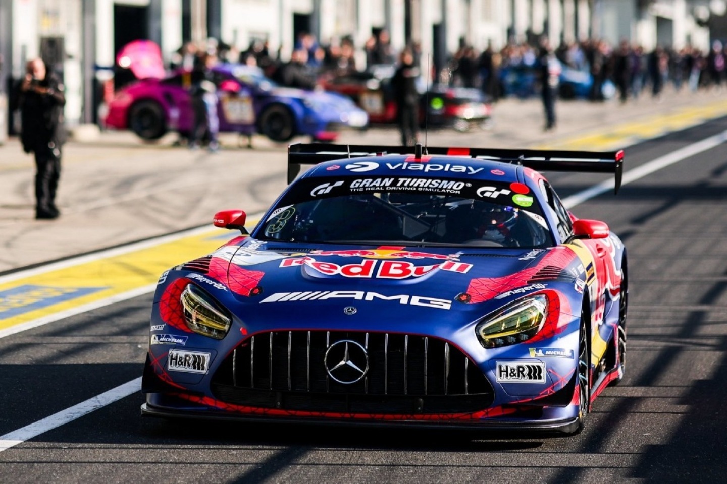  - Verstappen a Zöld Pokolban keres vigaszt az F1-es rémálom után, már a GT3-as Mercedest hajtja (videó)