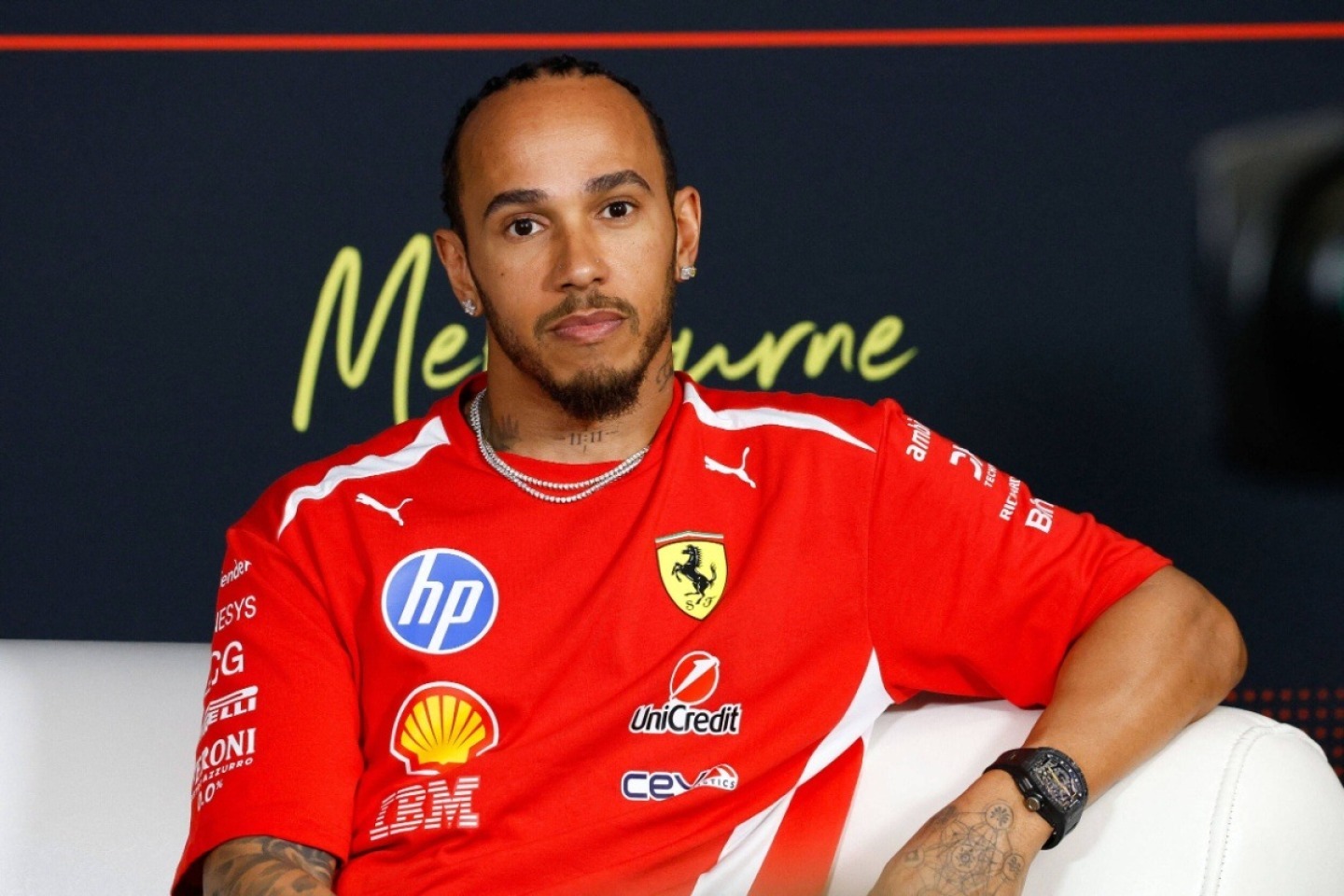  és  - Hamilton magyarázatot követel az FIA-tól a Mercedes motorja kapcsán - „Tudni akarom, miért nem léptek”