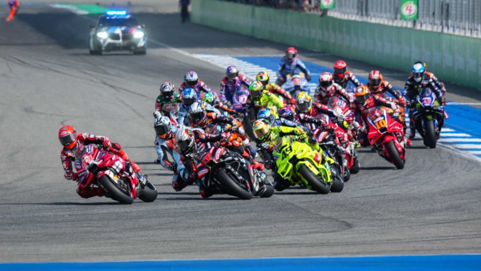 Nem mindegy, milyen zászló alatt versenyeznek – A Liberty új irányba tolja a MotoGP-t