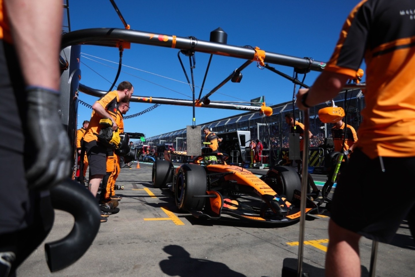 Váratlan fordulat a kényszerszünetben: F1-es tesztnek ad otthont a Nürburgring