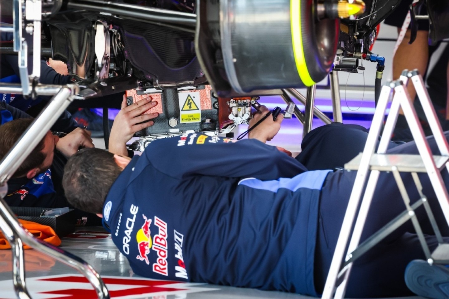  és  - Padlót fogott a Red Bull: nem találják a kiutat az egy másodperces lemaradásból
