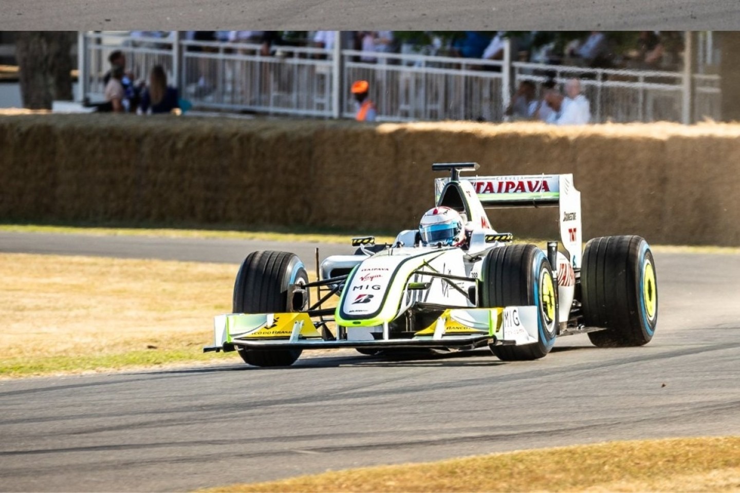  - Button újra beült a legendás Brawnba (videó) – „Elképesztő, mennyire gyors ez az autó”