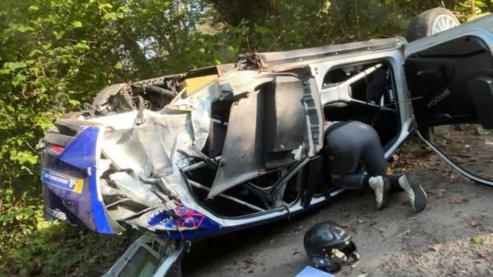  - Hatalmasat bukott Jos Verstappen, a tetejére borulva állt meg a versenyautó