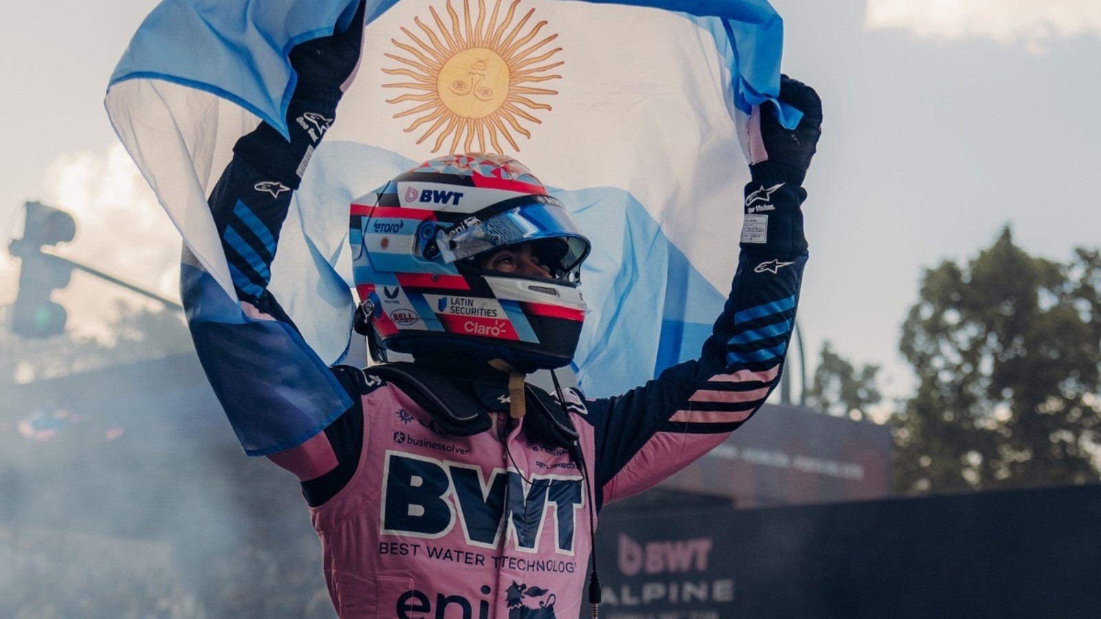  és  - 600 ezres tömeg fogadta Colapintót Argentínában: egyértelmű üzenetet küldtek az F1-nek (videó)